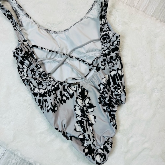 Ele Swims One Piece gray/black/white pattern swimsuit Large NWOT - Picture 4 of 7